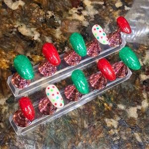 Full Custom Made Set of Press On Nails "Simple Christmas Polka"